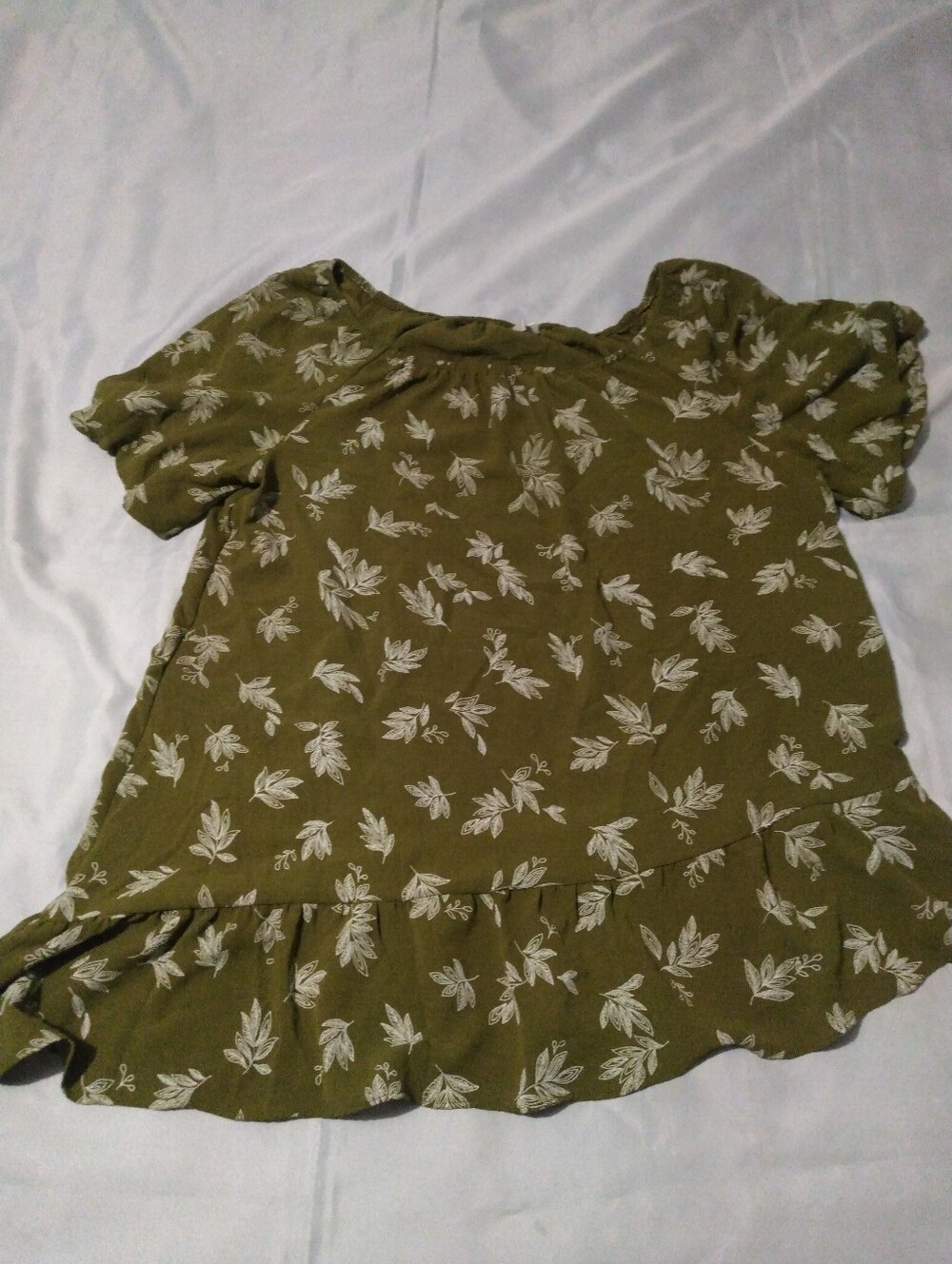 🖤4/$10Cato Est.1946 Olive Green Floral Ruffle Hem Women’s Top
